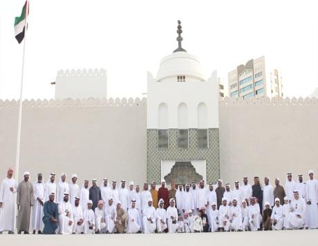 مسلم بن حم ووفد من قبيلة العوامر يزورون قصر الحصن